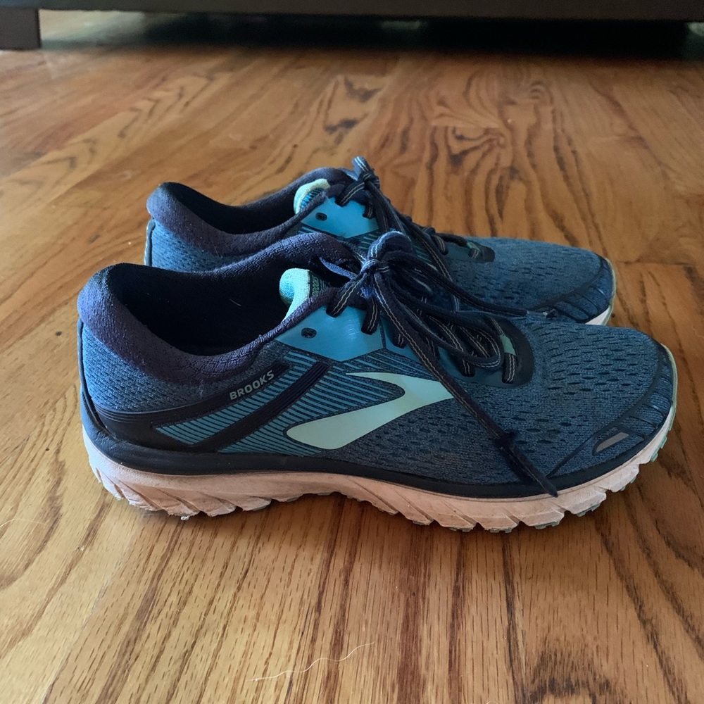Womens Brooks Running Shoes